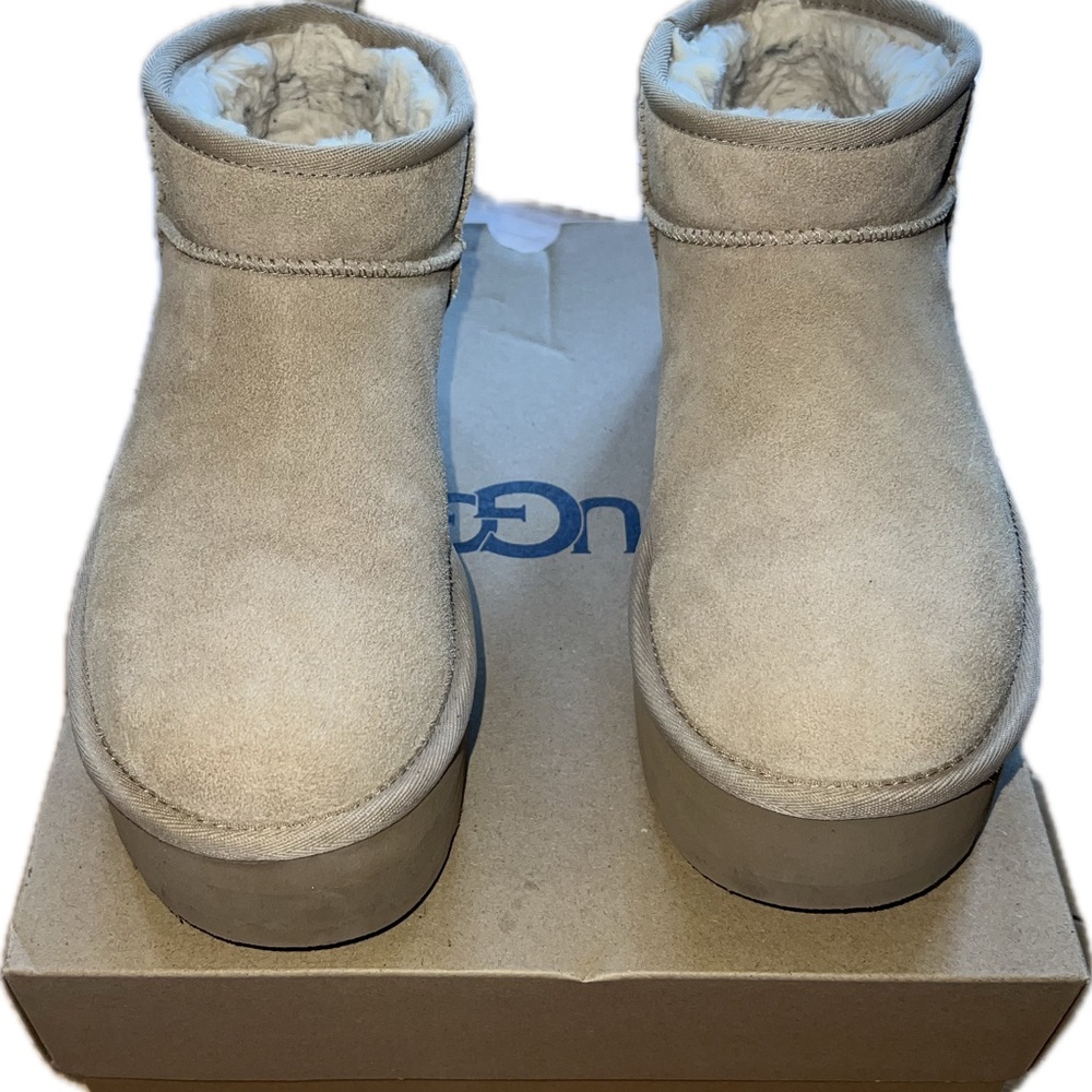 UGG MINI PLATFORM COLOR SAND-Like new - Picture 4 of 10